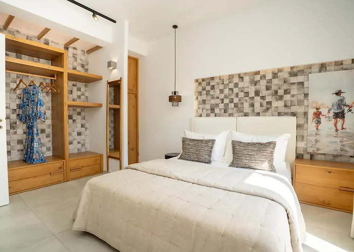 Aurora * Pera Gyalos